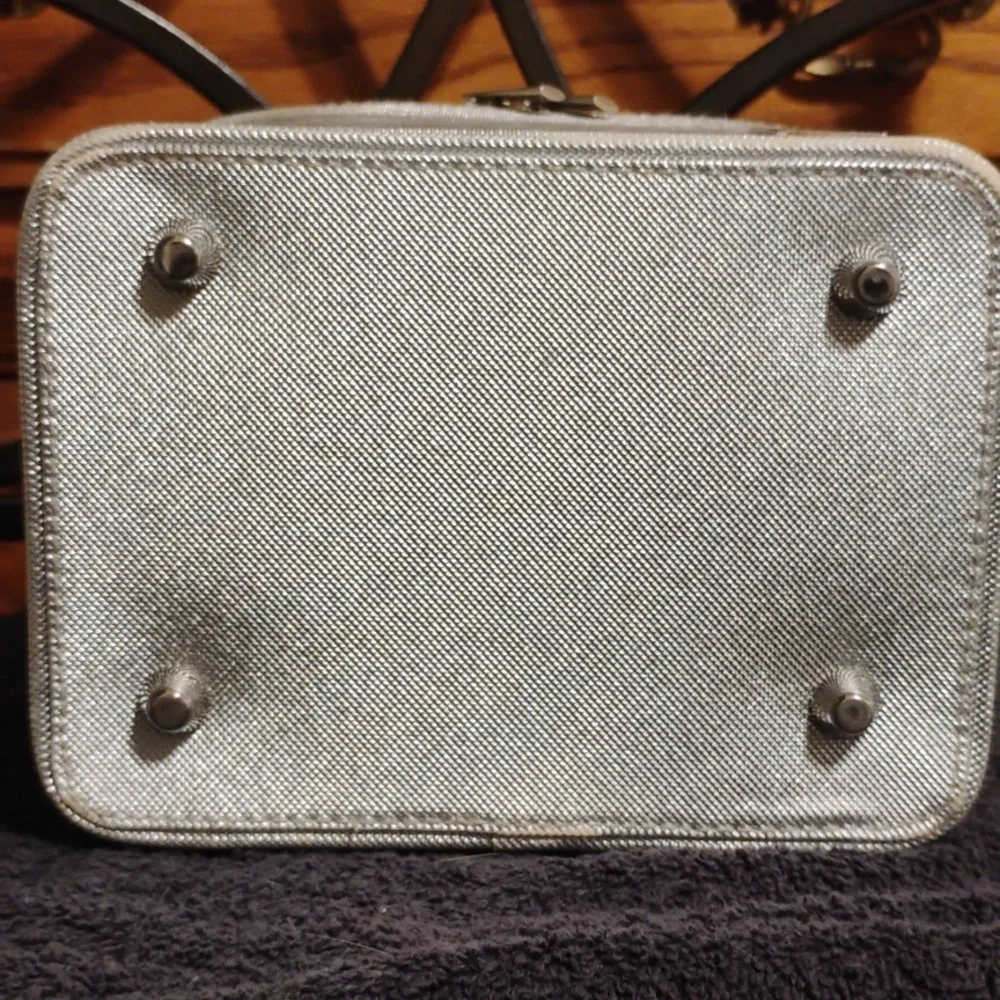 ✨ Silver Caboodles Cosmetic Box – EUC ✨